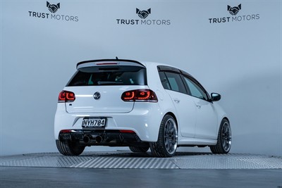 2012 Volkswagen Golf - Thumbnail