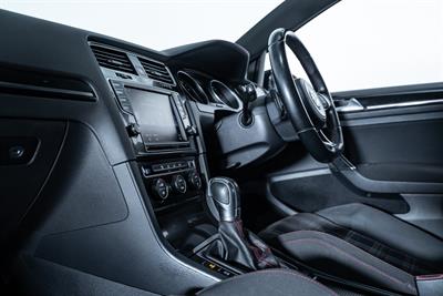 2014 Volkswagen Golf - Thumbnail