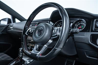2014 Volkswagen Golf - Thumbnail