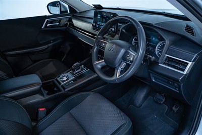 2022 Mitsubishi Outlander - Thumbnail