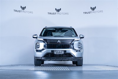 2022 Mitsubishi Outlander - Thumbnail