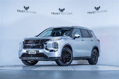 2022 Mitsubishi Outlander - Thumbnail