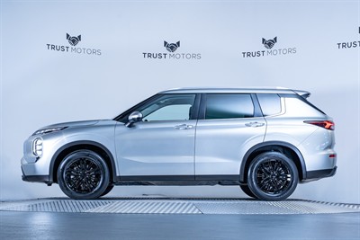 2022 Mitsubishi Outlander - Thumbnail