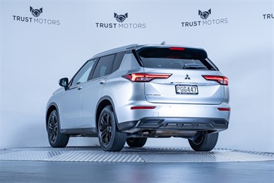 2022 Mitsubishi Outlander - Thumbnail