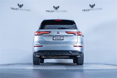 2022 Mitsubishi Outlander - Thumbnail