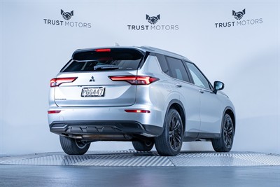 2022 Mitsubishi Outlander - Thumbnail