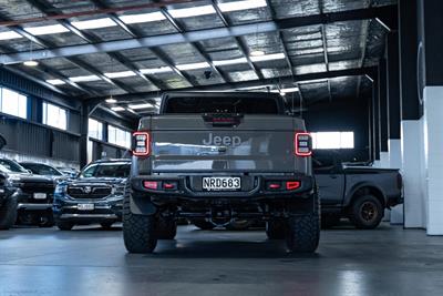 2021 Jeep Gladiator - Thumbnail