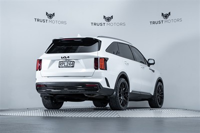 2023 Kia Sorento - Thumbnail