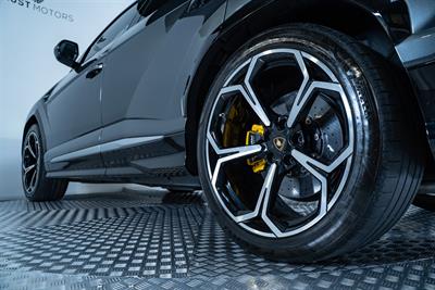2019 Lamborghini Urus - Thumbnail