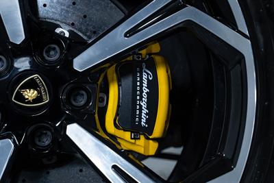 2019 Lamborghini Urus - Thumbnail