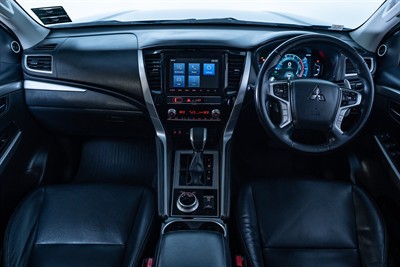 2022 Mitsubishi Pajero Sport - Thumbnail