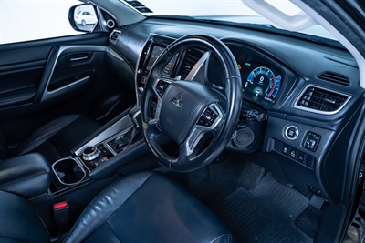 2022 Mitsubishi Pajero Sport - Thumbnail