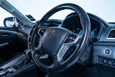 2022 Mitsubishi Pajero Sport - Thumbnail