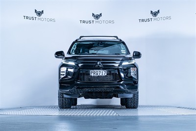 2022 Mitsubishi Pajero Sport - Thumbnail