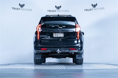 2022 Mitsubishi Pajero Sport - Thumbnail