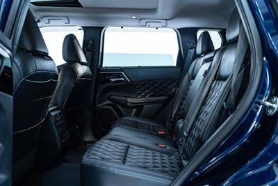 2022 Mitsubishi Outlander - Thumbnail