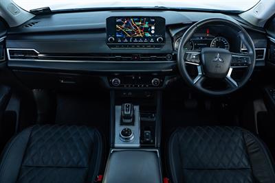 2022 Mitsubishi Outlander - Thumbnail