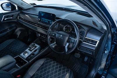 2022 Mitsubishi Outlander - Thumbnail