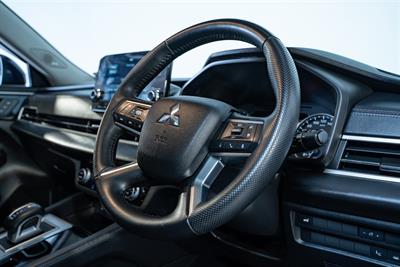 2022 Mitsubishi Outlander - Thumbnail