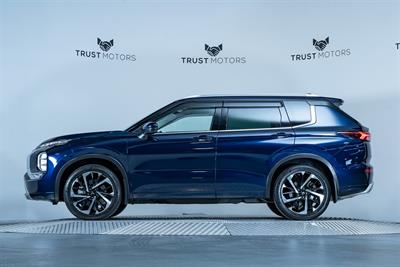 2022 Mitsubishi Outlander - Thumbnail