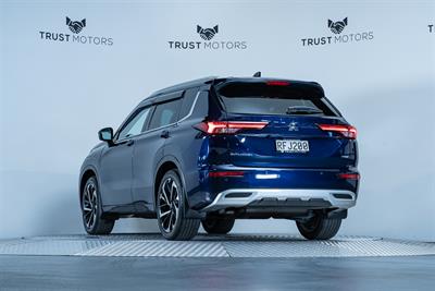 2022 Mitsubishi Outlander - Thumbnail