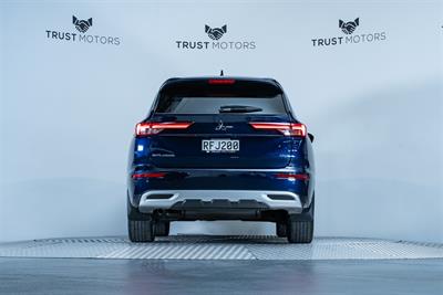 2022 Mitsubishi Outlander - Thumbnail