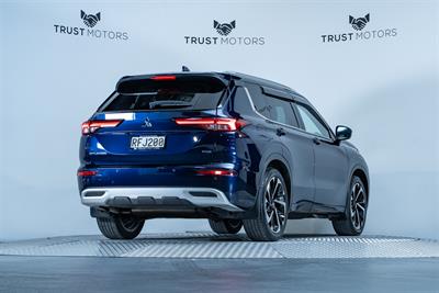 2022 Mitsubishi Outlander - Thumbnail