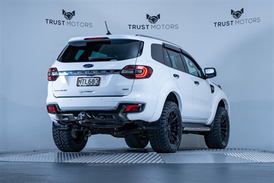 2021 Ford Everest - Thumbnail