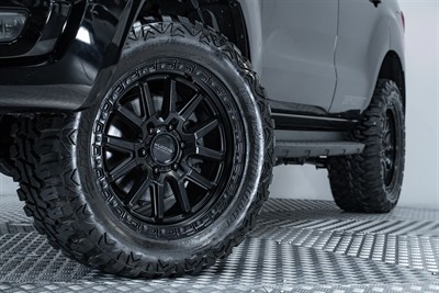 2022 Ford Everest - Thumbnail