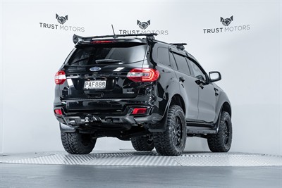 2022 Ford Everest - Thumbnail