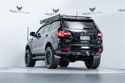 2022 Ford Everest - Thumbnail