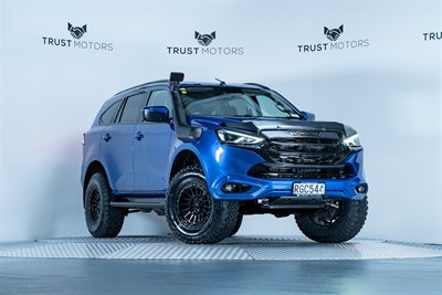 2022 Isuzu MU-X - Thumbnail