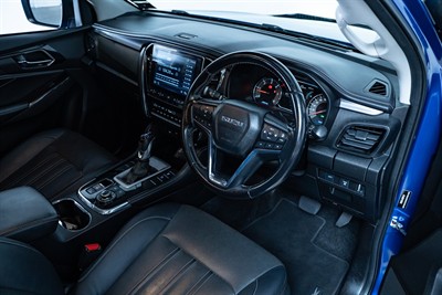 2022 Isuzu MU-X - Thumbnail
