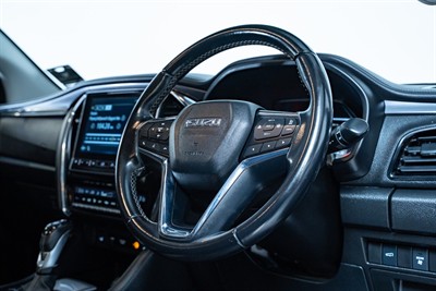2022 Isuzu MU-X - Thumbnail