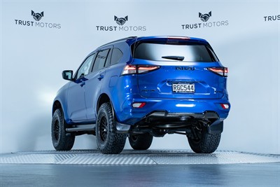 2022 Isuzu MU-X - Thumbnail