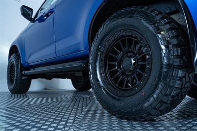 2022 Isuzu MU-X - Thumbnail