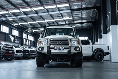 2019 Toyota Landcruiser - Thumbnail