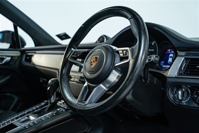 2016 Porsche Macan - Thumbnail
