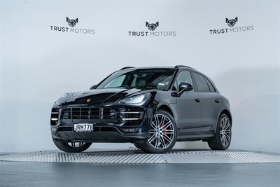 2016 Porsche Macan - Thumbnail