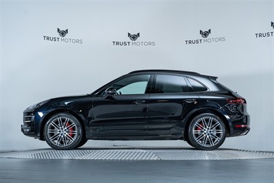 2016 Porsche Macan - Thumbnail