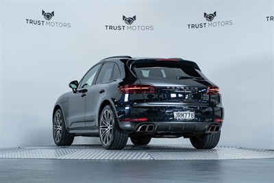 2016 Porsche Macan - Thumbnail