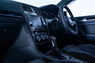 2016 Volkswagen Golf - Thumbnail