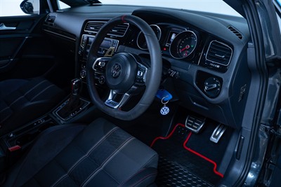 2016 Volkswagen Golf - Thumbnail