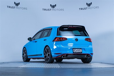 2016 Volkswagen Golf - Thumbnail