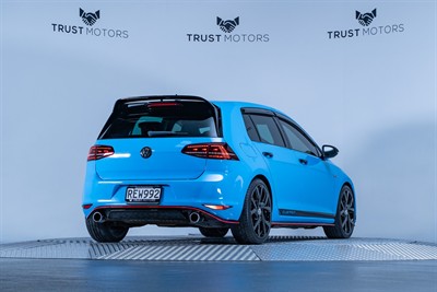 2016 Volkswagen Golf - Thumbnail