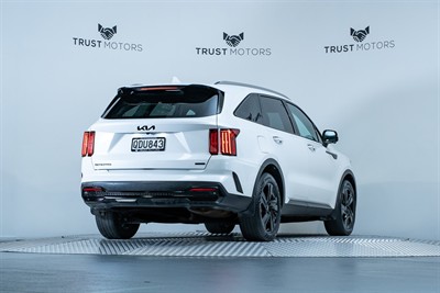 2023 Kia Sorento - Thumbnail