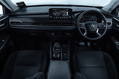 2022 Mitsubishi Outlander - Thumbnail