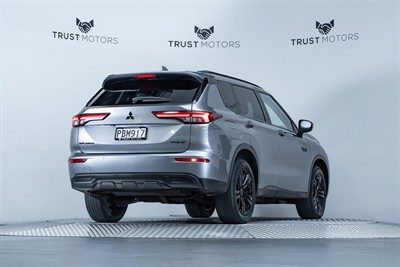 2022 Mitsubishi Outlander - Thumbnail