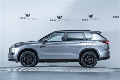 2022 Mitsubishi Outlander - Thumbnail