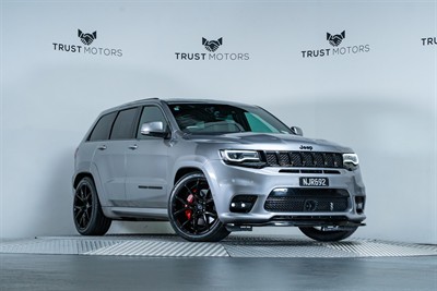 2017 Jeep Grand Cherokee - Thumbnail